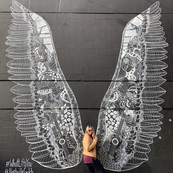 Meet your Posher, Stacie - Picture 1 of 1